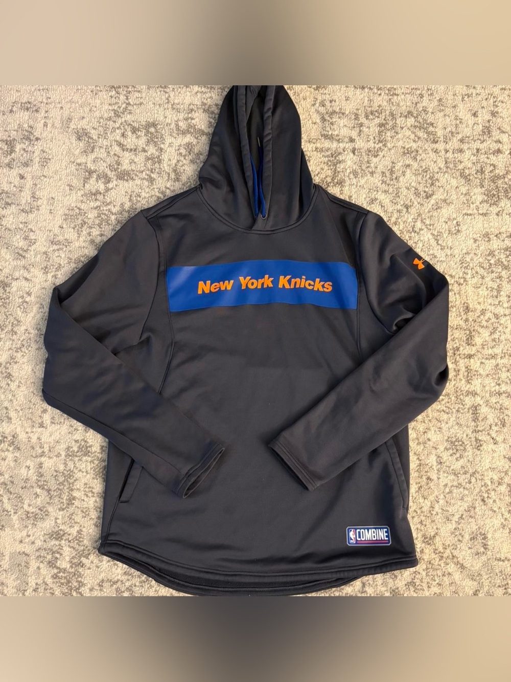 Men’s Large Under Armour Coldgear New York Knicks Grey Blue & Orange Hoodie.